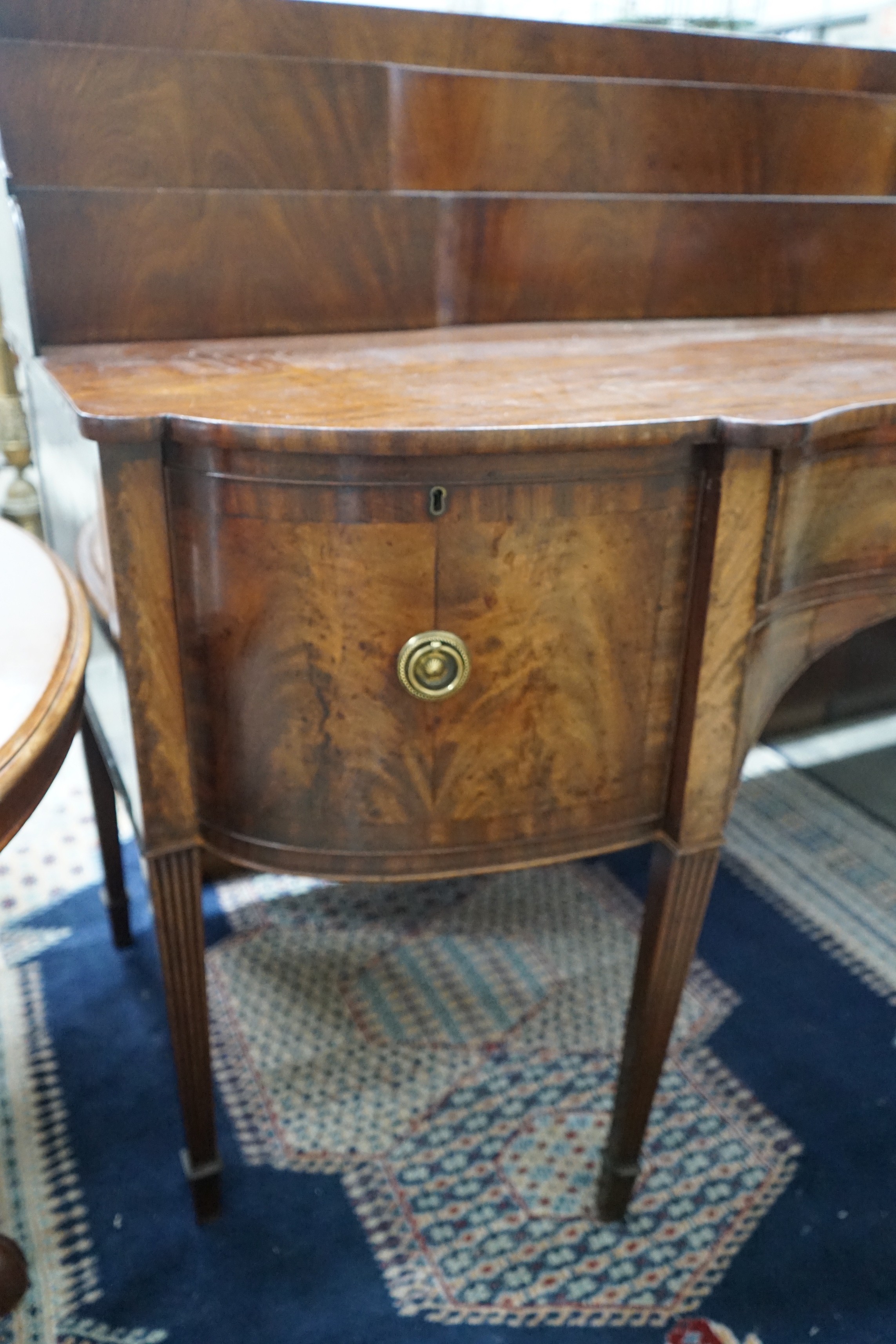 A George IV mahogany serpentine sideboard, width 214cms, depth 86cms, height 132cms.